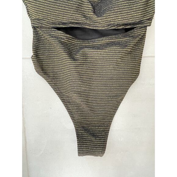 Cupshe Swim One Piece Swimsuit Cut Out Metallic Swimwear - Picture 5 of 12